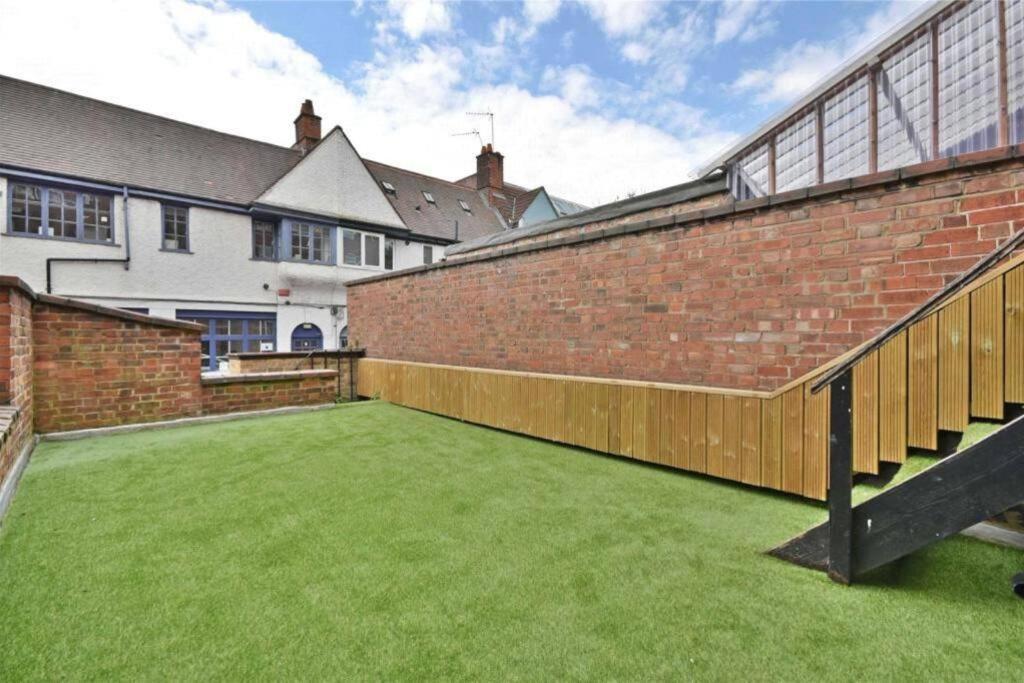 Luxury 3 Bed Apartment - Huge Outdoor Terrace & Amazing Transport Links London Eksteriør billede
