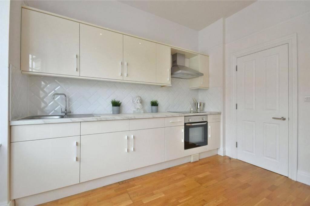 Luxury 3 Bed Apartment - Huge Outdoor Terrace & Amazing Transport Links London Eksteriør billede